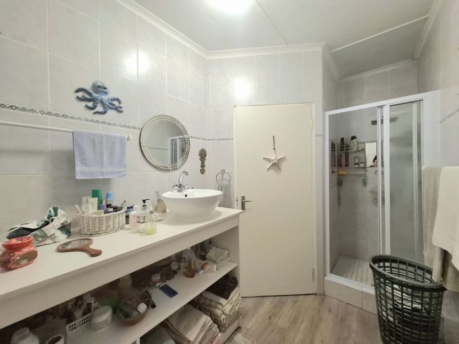 5 Bedroom Property for Sale in Beacon Bay Eastern Cape